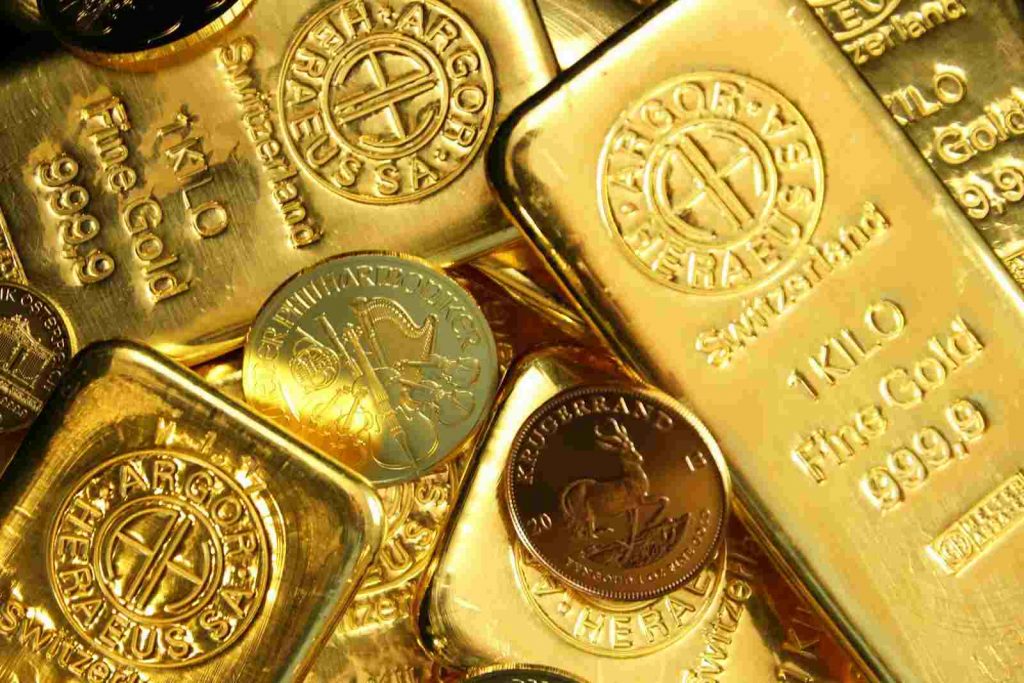 Close-up of gold bullion bars and gold coins representing IRA investing in gold and silver, gold IRA, gold investing, gold IRA affiliate program, and gold ETF in IRA as retirement diversification options.
